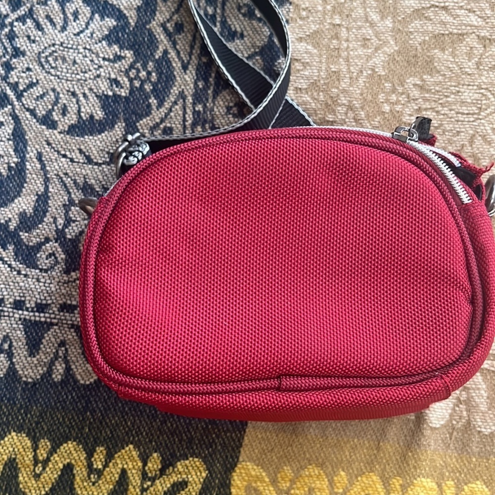 Kenneth Cole camera bag 🖤 - Picture 5 of 8